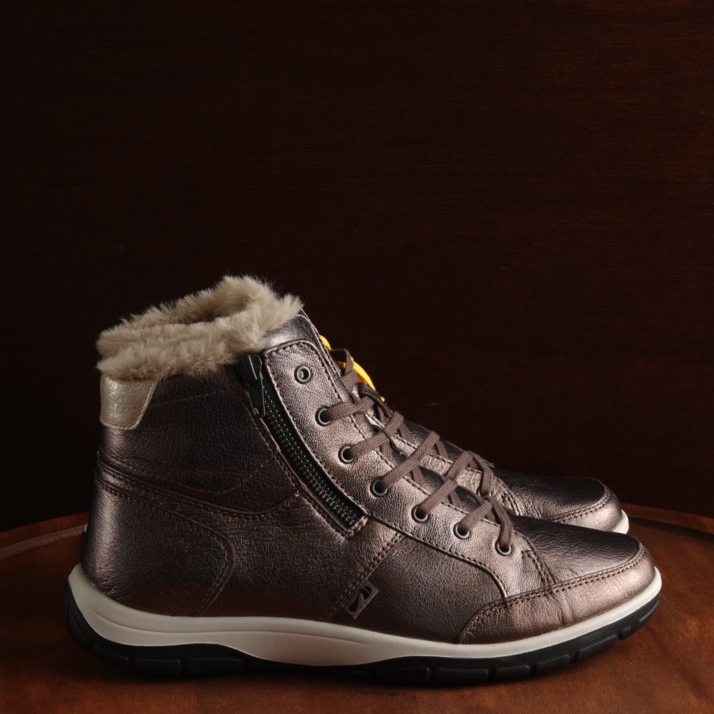 Strive Boot WMS SZ 8.5 Bronze Metallic Chatsworth Leather Faux Fur Ankle Outdoor